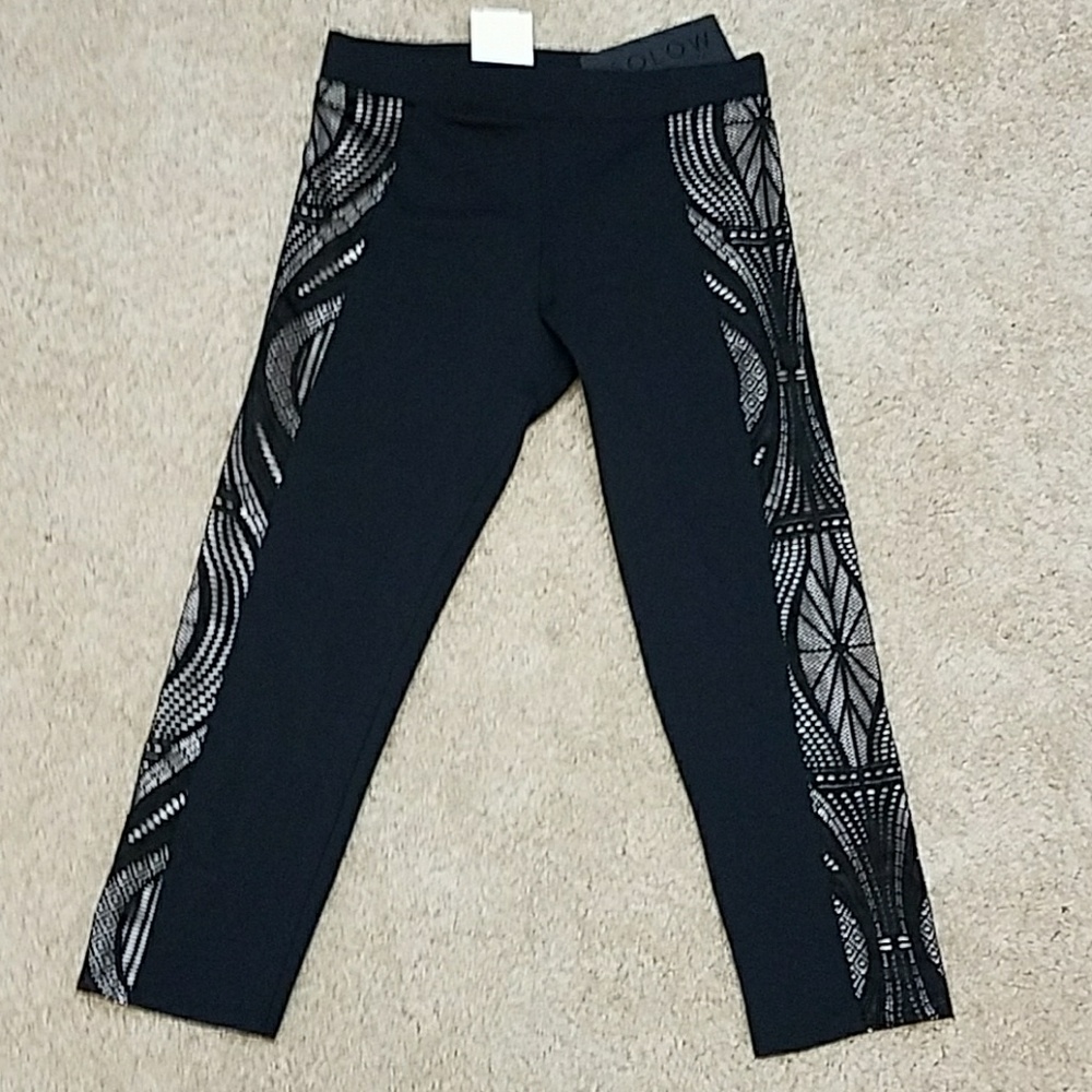 Solow Black Capri Legging